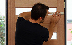 Hanging a door is a DIY job that really needs to be done properly. 